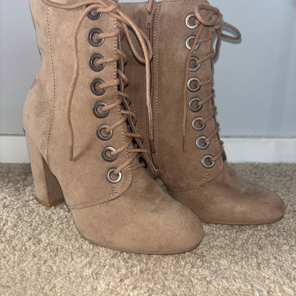 Women's Tan Lace-Up Ankle Boots size 7.5